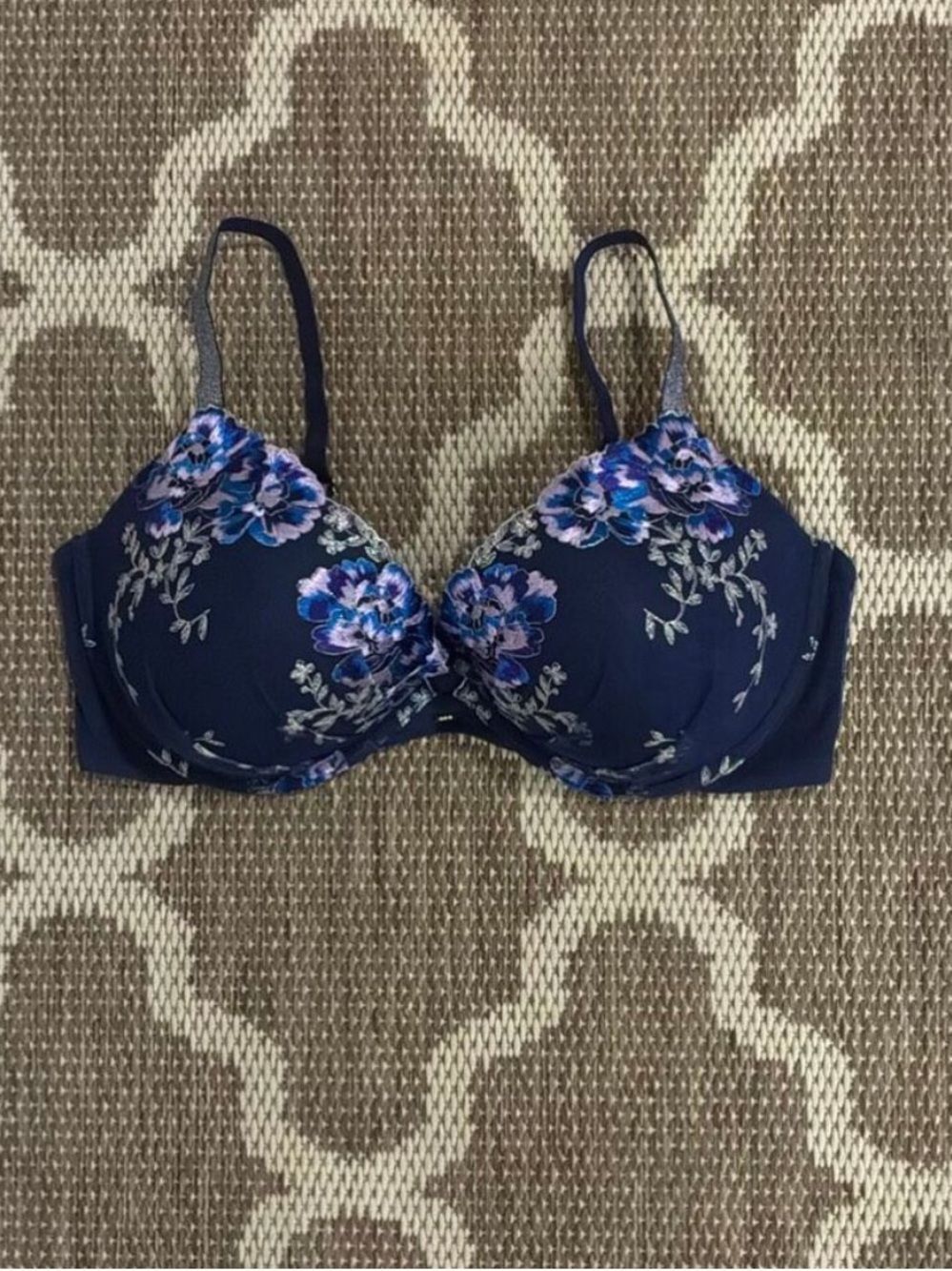 Victoria’s Secret blue flower embroidery plunge bra size 38DD